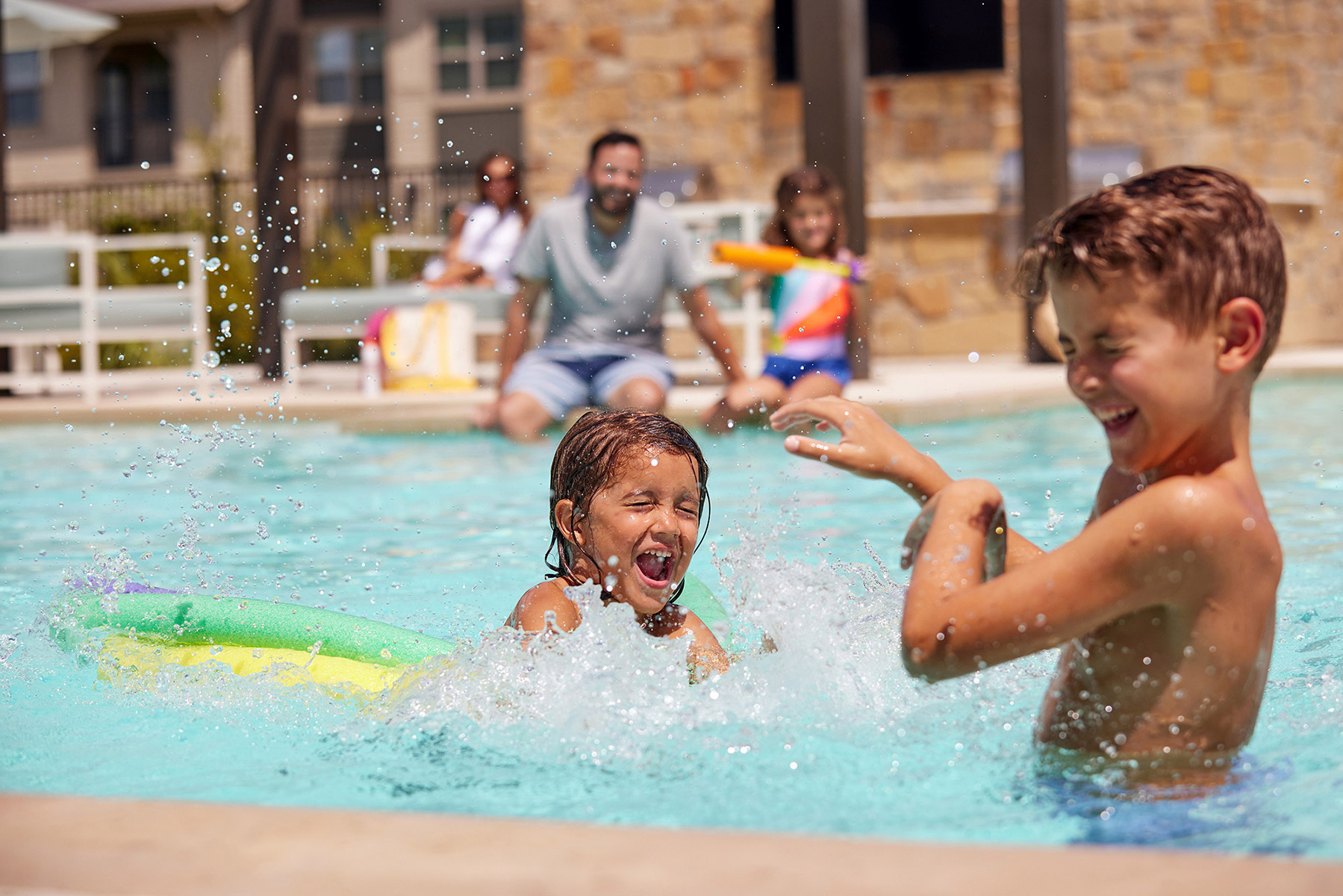 Amy-Mikler-Photography_AptPool_0248